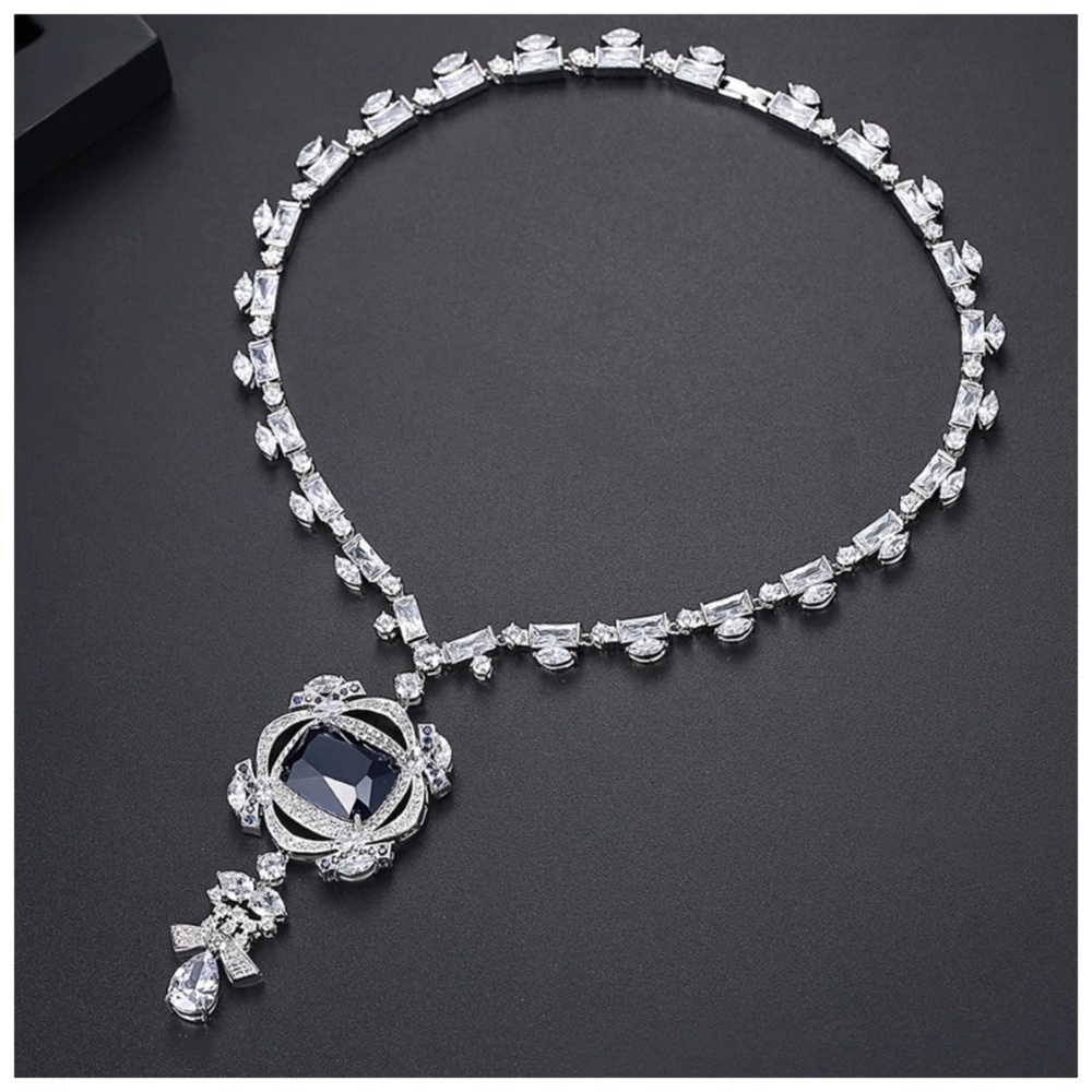 🌺 Swarovski Crystals The Elial Statement Necklace - Picture 2 of 5